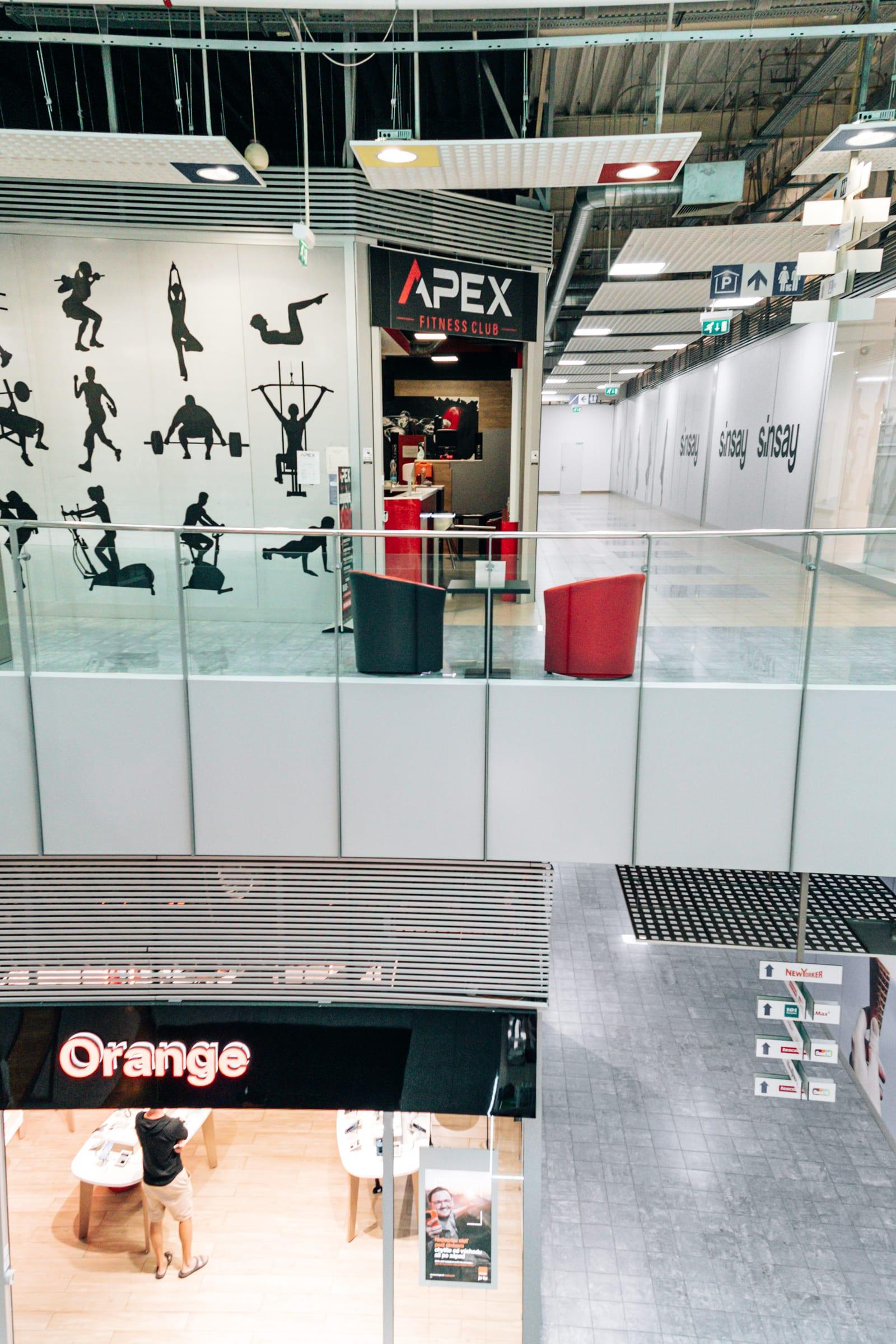 Galerie prvního patra ZOC MAX se vchodem do APEX